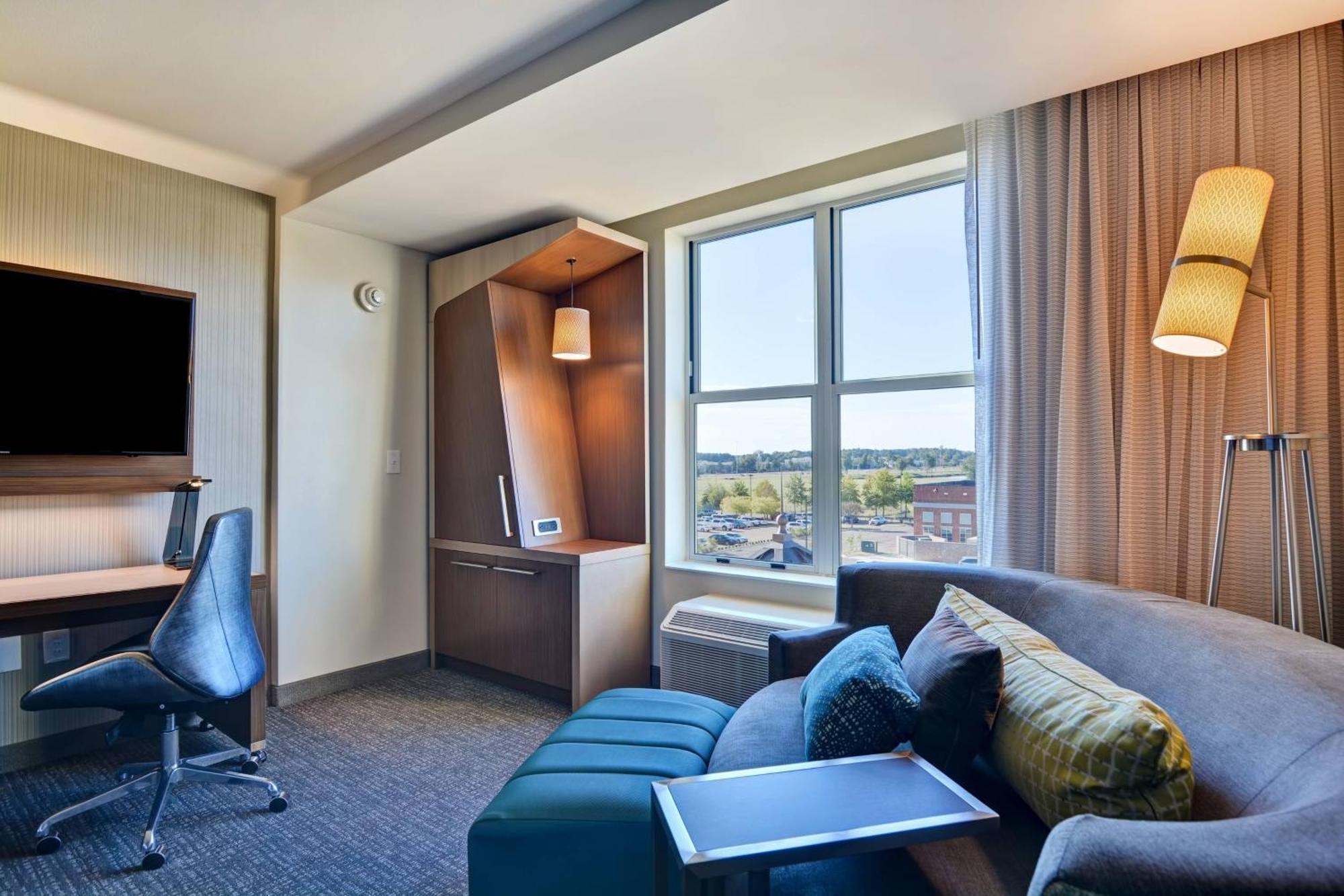 Courtyard By Marriott Jackson Madison